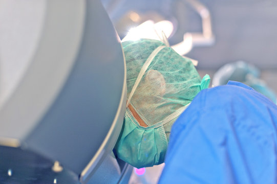 Surgeon using Da Vinci surgical system