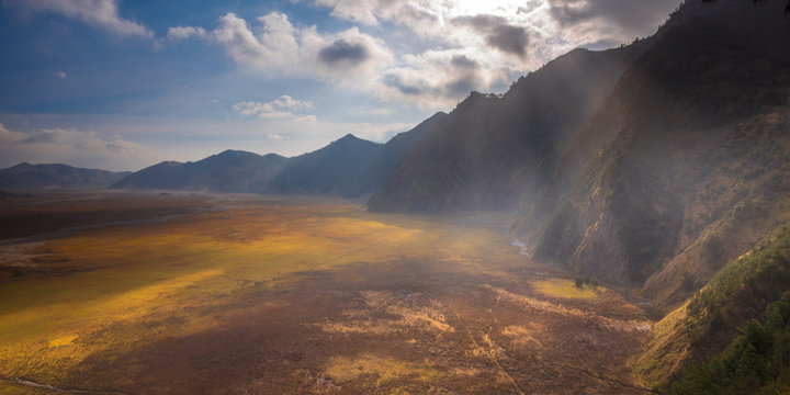 Indonesia, East Java, Rays of light at Bromo Tengger Semeru National Park