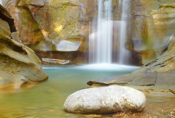 Obraz na płótnie Canvas Wasserfall