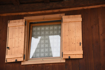 finestra in legno 