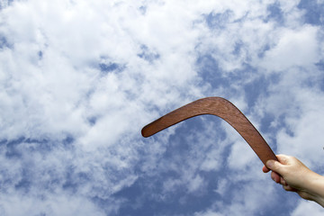 Throwing boomerang - obrazy, fototapety, plakaty