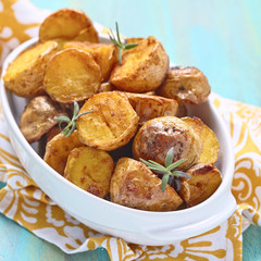 Oven baked potatoes with rosemary