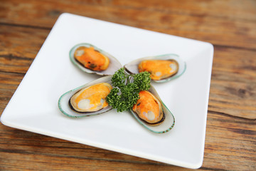 raw sea mussel