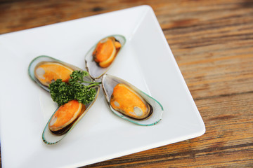 raw sea mussel