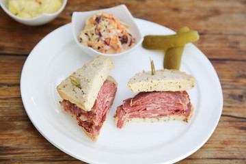 sandwich with roast beef pastrami