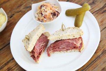 sandwich with roast beef pastrami