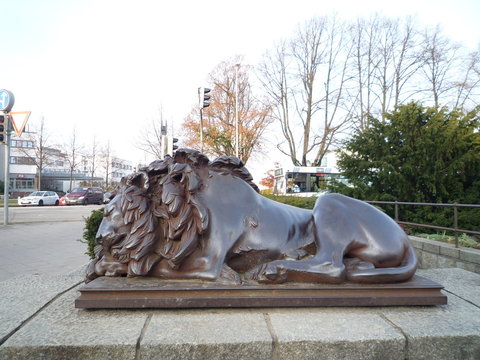 Schlafender L&ouml;we am Holstentor L&uuml;beck