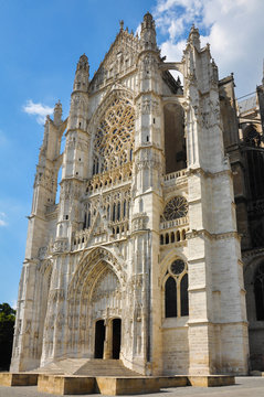 Portada de la catedral de Beauvais, Francia, g&oacute;tico