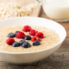 Porridge mit Beeren