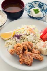 鶏の唐揚げ定食