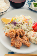 鶏の唐揚げ定食