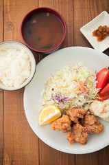 鶏の唐揚げ定食