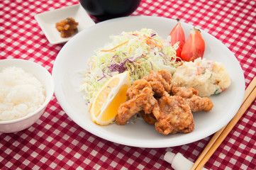 鶏の唐揚げ定食