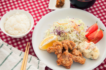 鶏の唐揚げ定食