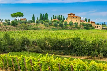 Tuinposter Chianti wijngaard landschap met stenen huis, Toscane, Italië, Europa © janoka82