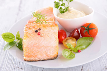 salmon,sauce and tomato