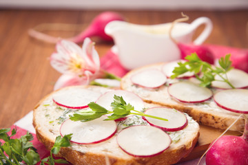 sandwich with radish