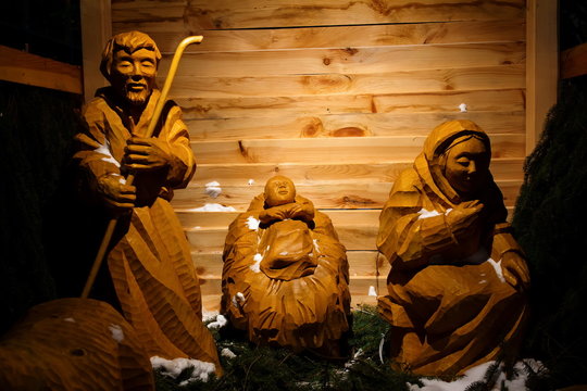 Wooden christmas nativity scene – the holy family, life size