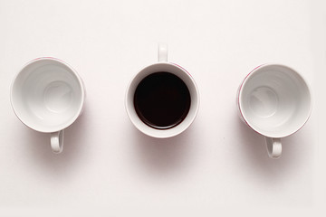 tazzine di caffè per colazione in pausa lavoro