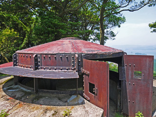 長崎の戦争遺跡　今でも鋼板が残されている装甲観測所　丸出山堡塁