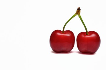 Ciliegie su sfondo bianco-Cherries on white background