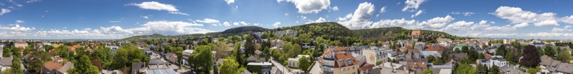 Obraz premium Panorama Moedlinga ze słynnym akweduktem - Dolna Austria