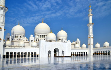 Fototapeta na wymiar Sheikh Zayed Grand Mosque, Abu Dhabi, UAE