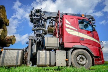 Fototapeta premium Transportwirtschaft, LKW - Zugmaschine mit Kranaufbau