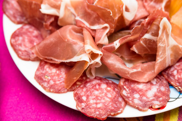 Salame e prosciutto crudo, antipasti italiani