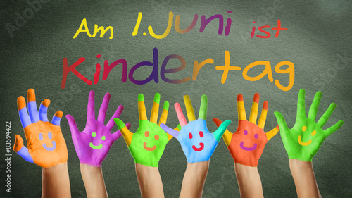 "lachende Hände 1.Juni Kindertag" Stockfotos und ...