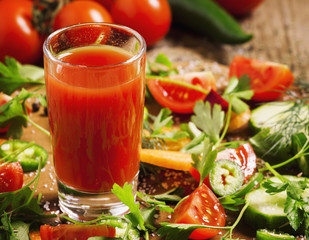 Fresh juice from the mix of vegetables with vegetables and herbs