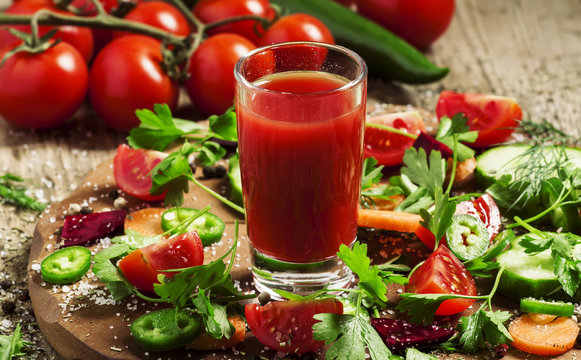 Fresh juice from the mix of vegetables with vegetables and herbs