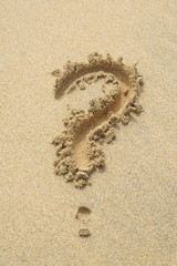 Fototapeta na wymiar question mark written in sand