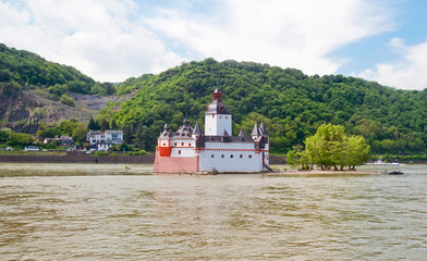 Fototapeta na wymiar Burg Pfalzgrafenstein bei Kaub am Rhein