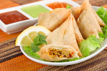  vegetable samosa with indian sauce