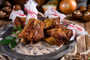 Grilled rinderrippchen with mushroom sauce