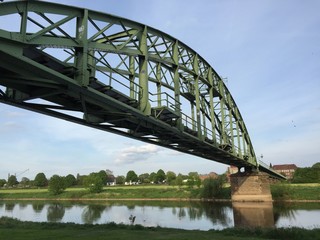 Fototapeta na wymiar Eisenbahnbrücke in Minden