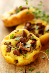 Small frittata with chanterelles and fresh thyme