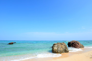 南国の美しいビーチと紺碧の空 