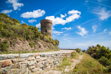 Alte Wachtürme an der Küste von Korsika