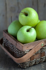 Ripe green apples (Golden Delicious) in a basket 
