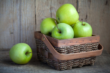 Ripe green apples (Golden Delicious) in a basket 