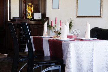 Image of a served table at a restaurant