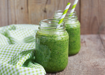 Healthy green smoothie made from spinach, kiwi, bananas 