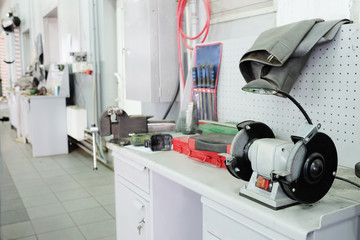 Image of a car repair garage