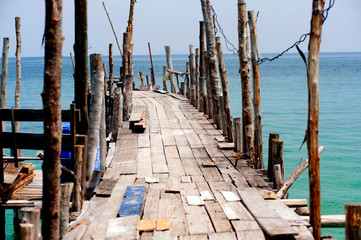Fototapeta premium Traditional wooden bridge on the beach.