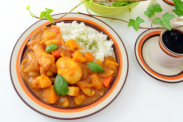 美味しそうなカレーライスと珈琲