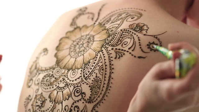Mehendi. Creating beautiful patterns with henna
