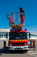 Fototapeta premium Pompier et grande échelle.