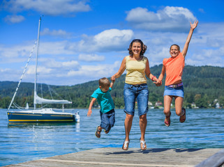 Fototapeta premium Kids at the lake